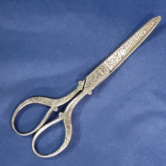 Vintage Spanish Toledo Etched Sewing Scissors - Picture 9 of 11